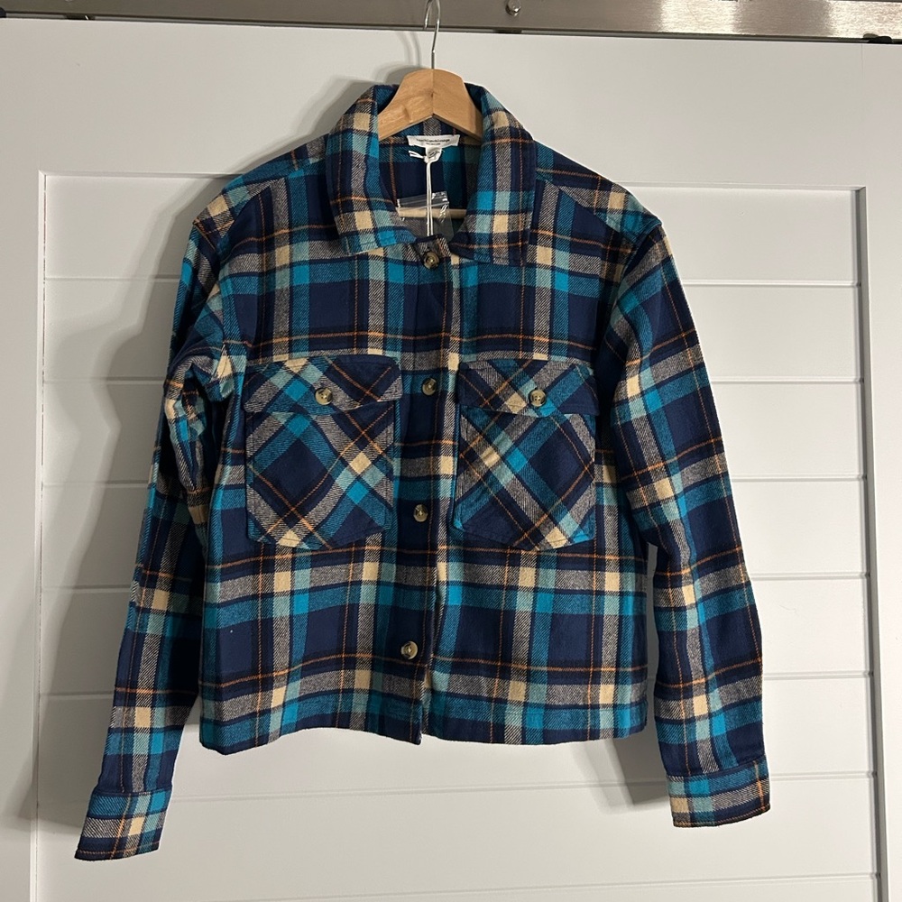 NWT beachlunchlounge Blue and Tan Plaid Cropped Flannel